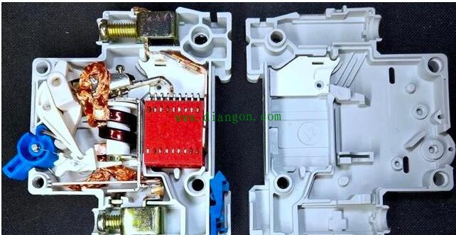 小型断路器内部结构及功能说明