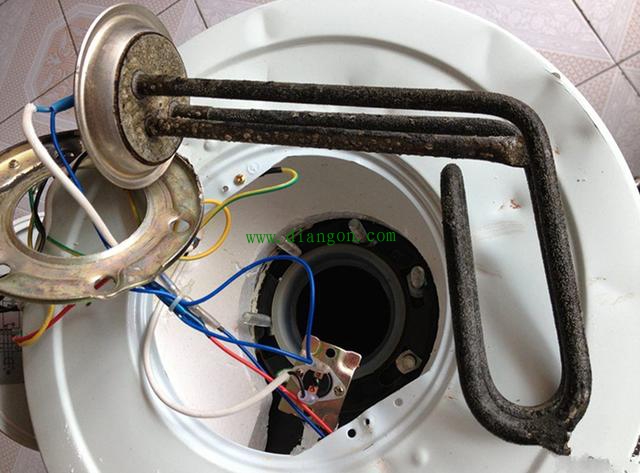 如何保证电热水器的安全性？电热水器是如何电死人的？防止洗澡触电的三层屏障