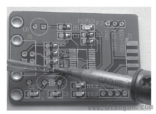 对管脚少的元件进行固定焊接