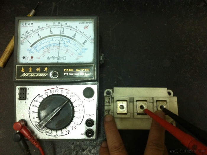 万用表检测IGBT模块的操作过程
